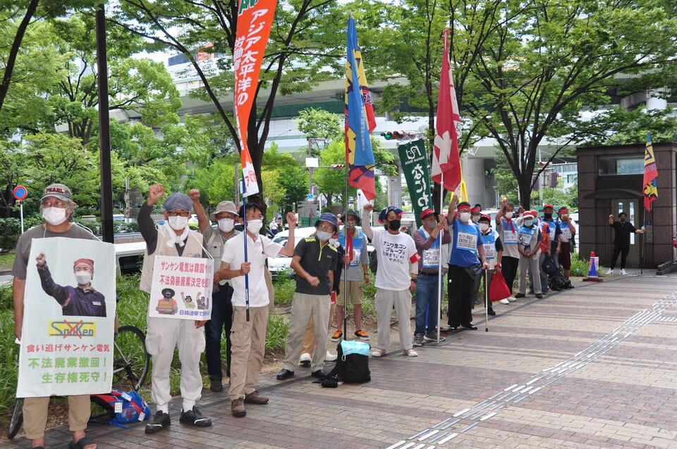 한국산연 노조를 지원하는 모임의 노동자, 시민들이 7월 17일 한·일노동자연대집회를 벌이고 있다. 야스다 유키히로 제공