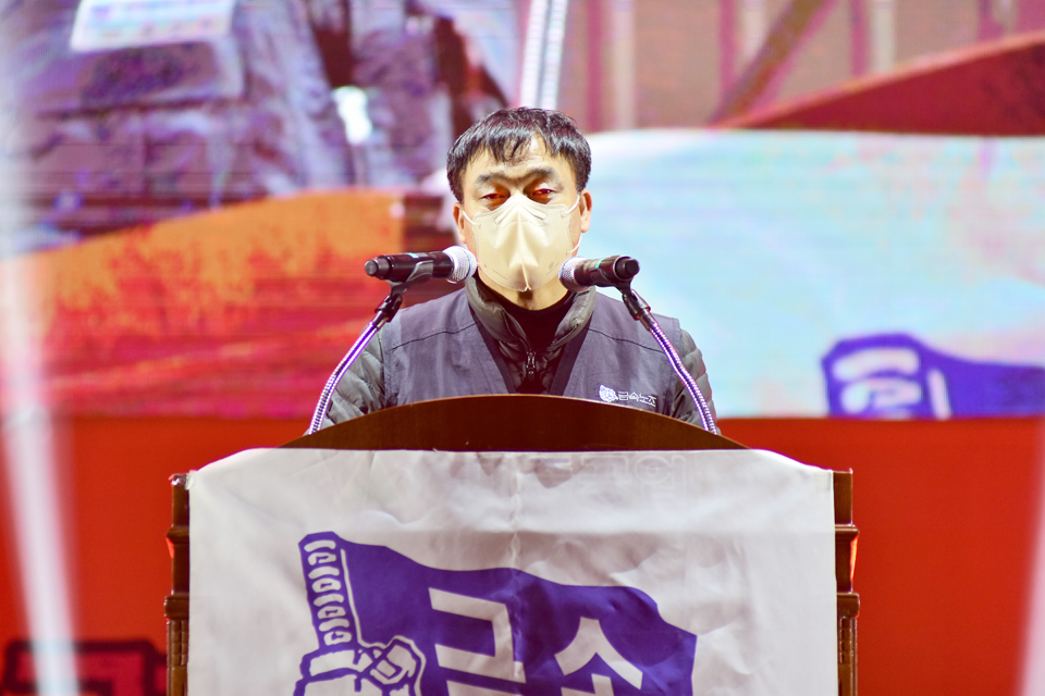 윤장혁 금속노조 위원장이 1월 14일 현대중공업지부 집행부 취임식에서 축하의 말을 하고 있다. 지부 제공
