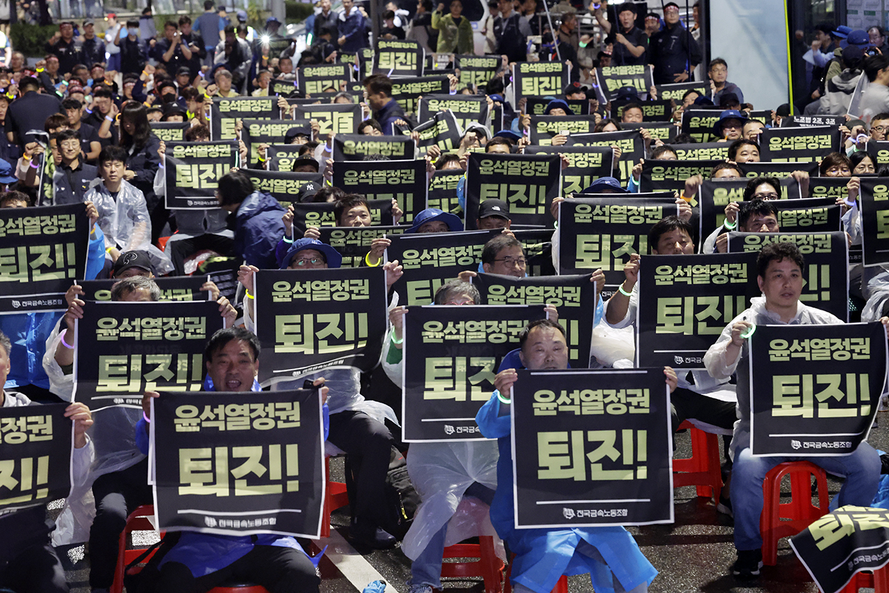 금속노조가 9월 20일 밤 서울 여의도 국회 앞에서 ‘노조법 2.3조 국회 본회의 통과 촉구와거부권 거부 투쟁문화제’를 열고 있다. 변백선